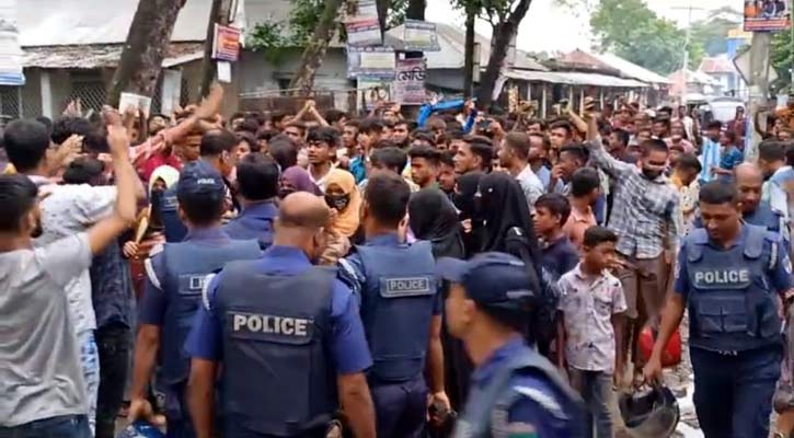 নড়াইলে প্রথমবার ছাত্র আন্দোলন, পুলিশের বিরুদ্ধে মারধরের অভিযোগ